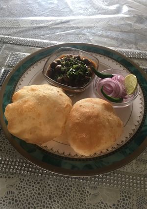 A picture of Chole Bhature.