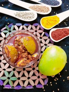 आम का अचार (Aam Ka achar recipe in Hindi) रेसिपी मुख्य फोटो