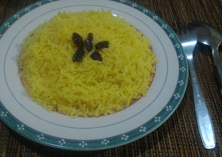Nasi rempah kuning kismis khas irak