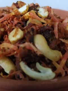 सात्विक गाजर हलवा (Gajar Halwa Recipe In Marathi) रेसिपी चे मुख्य फोटो