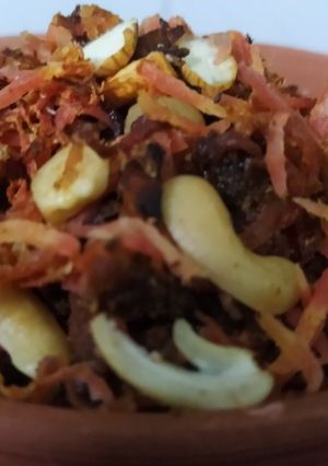 सात्विक गाजर हलवा (Gajar Halwa Recipe In Marathi) रेसिपी चे मुख्य फोटो 