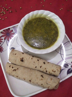 दाल पालक (dal palak recipe in Hindi) रेसिपी मुख्य फोटो