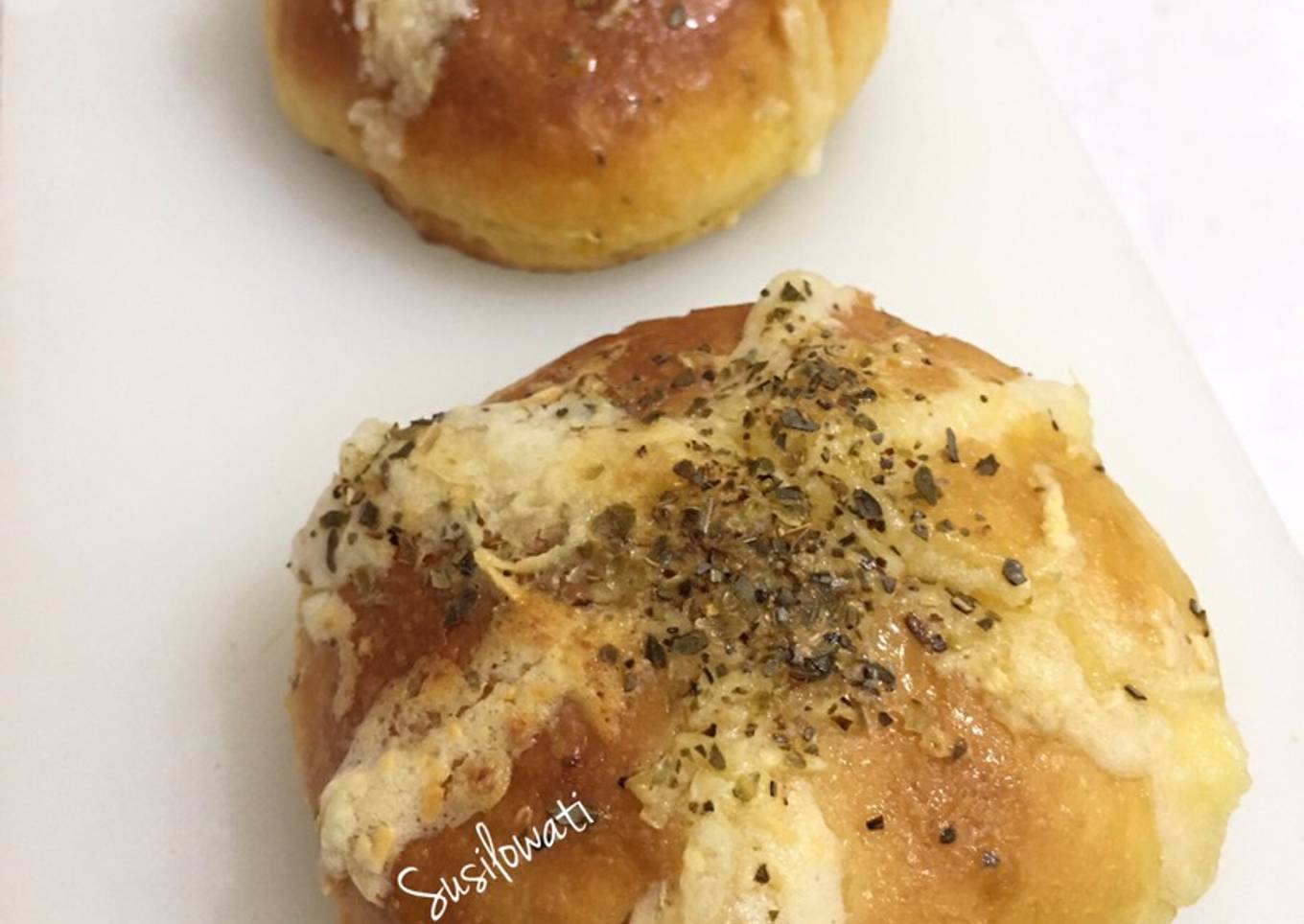 Korean Garlic Cheese Bread