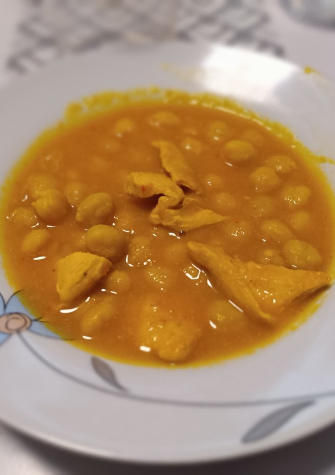 Una foto de Garbanzos con pollo