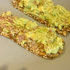 A picture of Avocado & Parma Ham on Seeded Crackers 🥑.