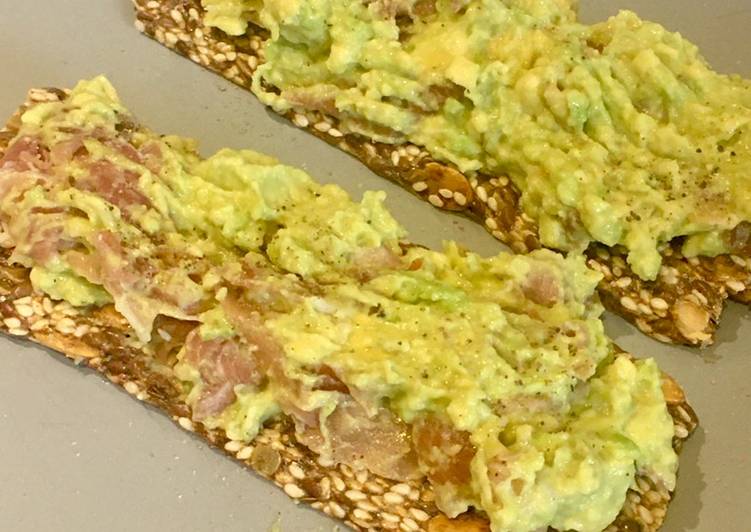 Recipe of Any-night-of-the-week Avocado &amp; Parma Ham on Seeded Crackers 🥑