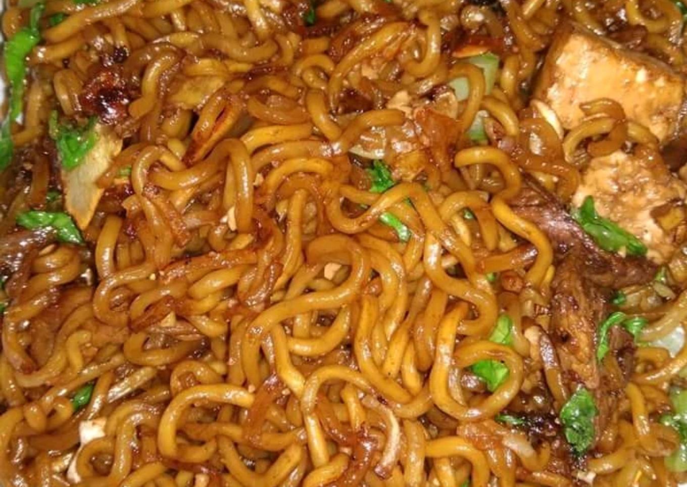 Mie goreng instan daging babi