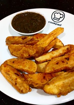 A picture of Crispy potato wedges with mint tomato chutni.