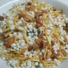 A picture of Sabudana mix chivda.