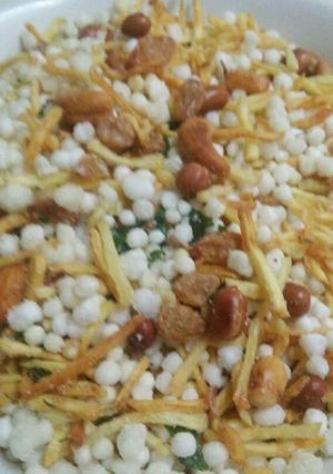 A picture of Sabudana mix chivda.