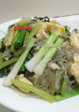 Hình của món Miến xào trứng thập cẩm.