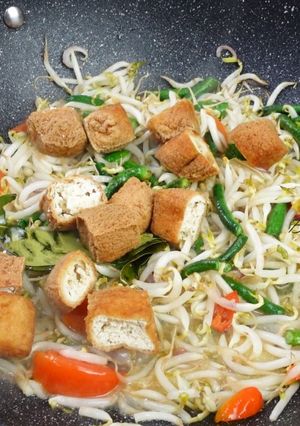 Foto resep Tumis tauge dan tahu pong pedas