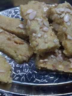 मिल्क पावडर बर्फी (milk powder barfi recipe in marathi) रेसिपी चे मुख्य फोटो