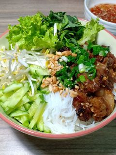 Hình của món Bún thịt nướng.
