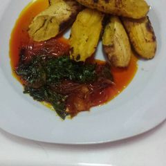 A picture of Roasted plantain and sauce.
