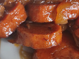 Chorizos veganos al vino blanco
