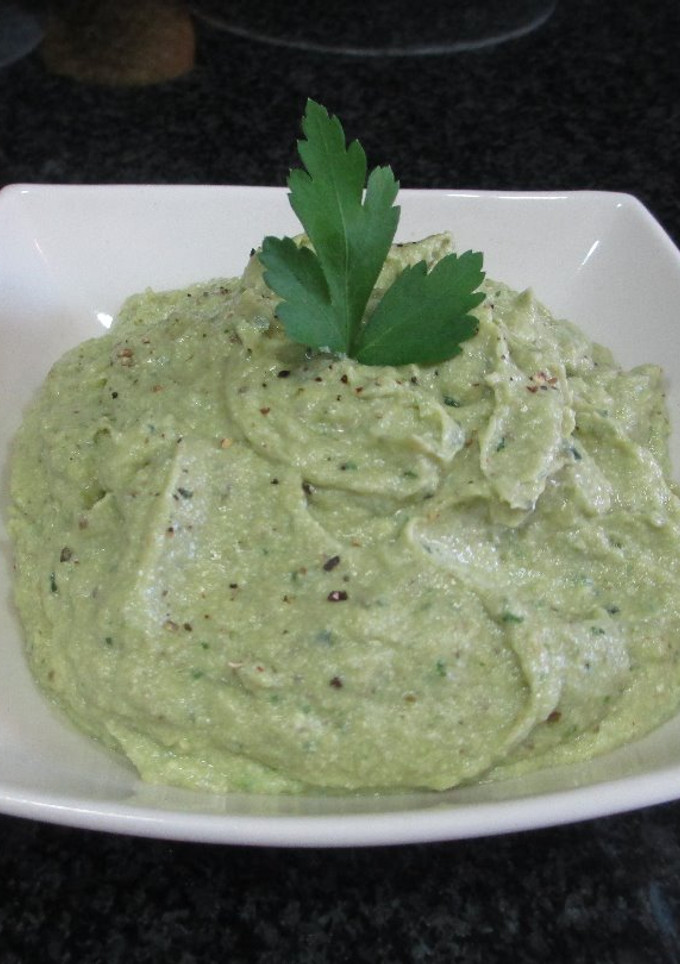 Una foto de Paté de tofu con berenjena y aguacate- veggie