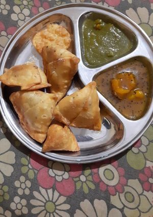 समोसा(samosa recipe in hindi) रेसिपी मुख्य फोटो