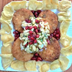 A picture of Aloo tikki chaat.