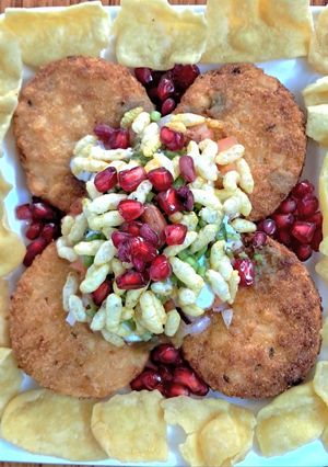 A picture of Aloo tikki chaat.