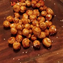 A picture of Healthy makhana chikki.