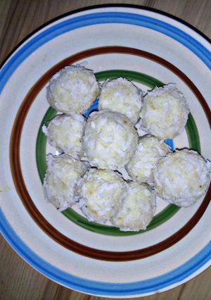 A picture of Coconut laddo.