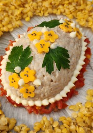 Una foto de 🐰Huevo de Pascua salado 🐰Receta viral #3 🐰Ensalada de atún, verdeo y arroz parboil🐰