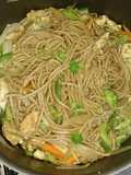 Fideo integral con pollo y verduras (salteados)