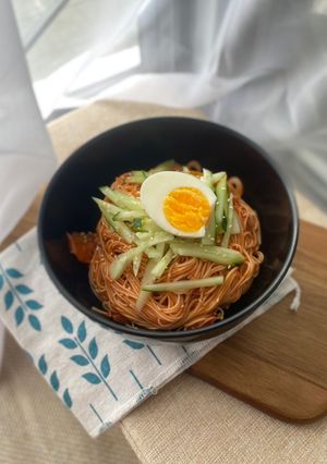 Gambar Bibim-guksu / Korean Cold Spicy Noodles