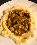Estofado de pollo al vino tinto con puré de papá