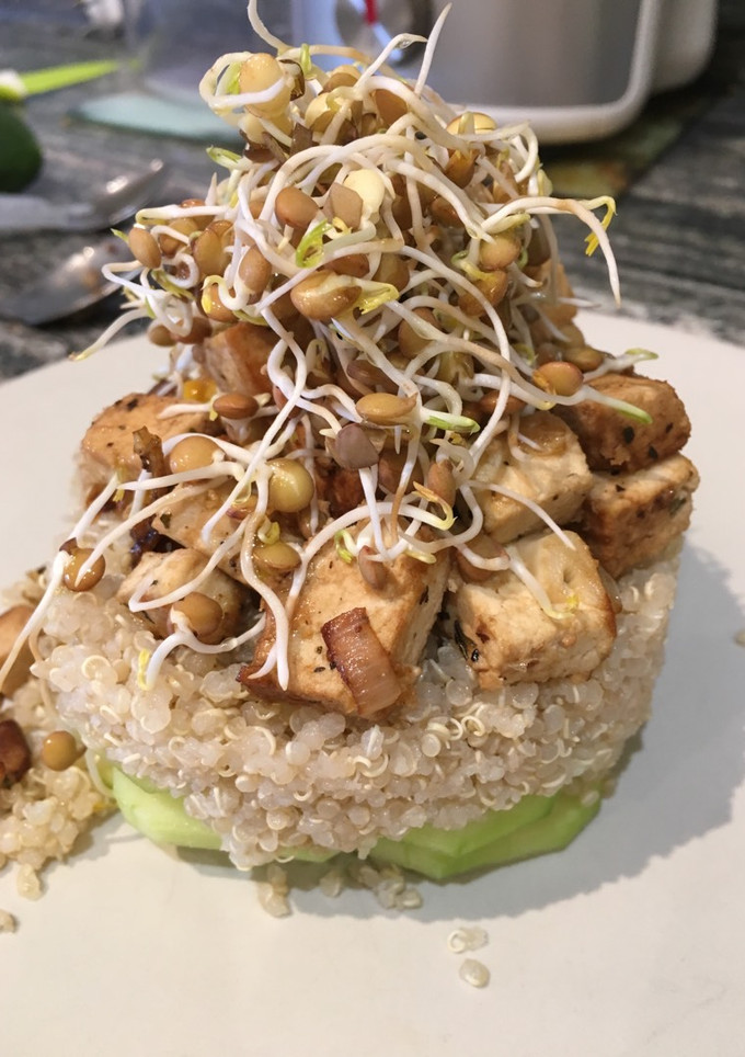 Una foto de Timbal de quinoa con tofu y shiitakes