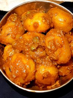 মটরশুঁটি দিয়ে আলুর দম রেসিপির প্রধান ছবি