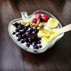 A picture of Tripe Berry Oats Bowl.