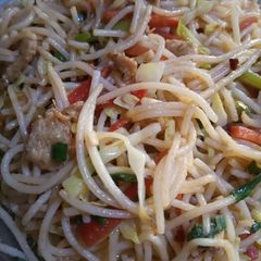 A picture of Chicken chowmein.