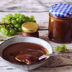 A picture of Grape vine jam 🍇.