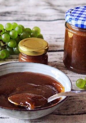 A picture of Grape vine jam 🍇.