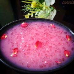 A picture of Pink sabudana kheer.