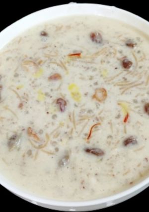 A picture of Sheer khurma.