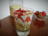 Copa de quinua, yogurt y fresas