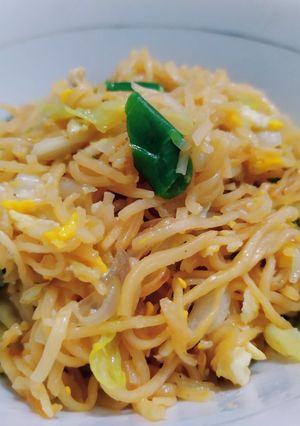 Foto resep Mie Telur Goreng campur kol dan cabai hijau