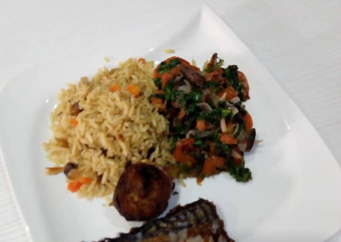 Recipe of Favorite Spinach sauce with shrimps and coconut rice