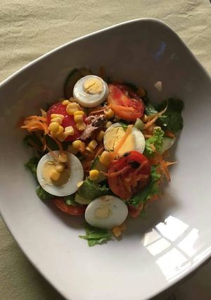 A picture of Salad with eggs.