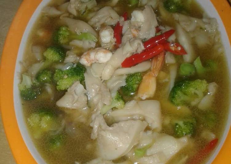 Tumis brokoli jamur udang with sauri saus tiram