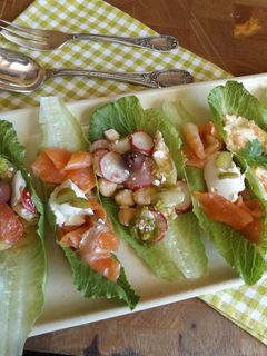 Una foto de Barquitas de lechuga con rellenos diferentes