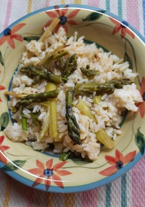 Una foto de Arroz salteado con espárragos
