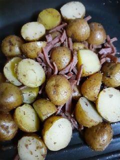 Foto resep Kentang Panggang Teflon dengan Daging Asap