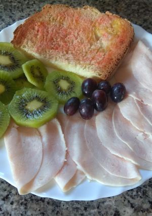 Foto principal de Desayuno ligero de pavo y kiwi