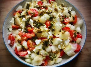 Foto principal de Ensalada de melón, queso fresco y cherries con aliño especial