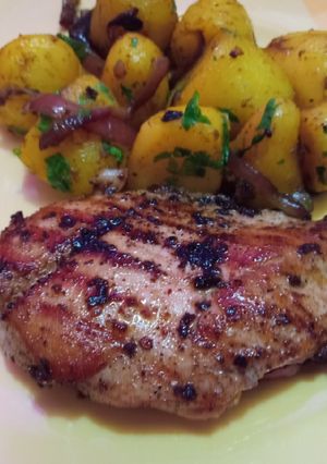 A picture of Pan grilled chicken with garlic potatoes.