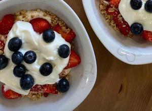 Foto de Iogurte com Fruta e Granola